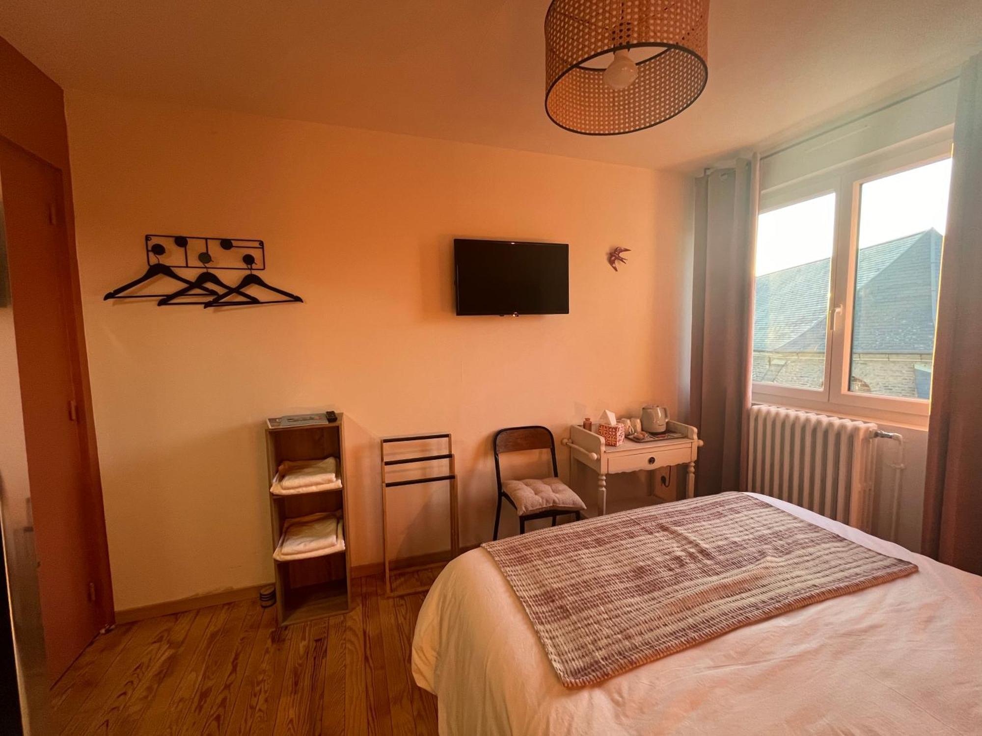 L Hirondelle 3 Bed & Breakfast Erondelle Eksteriør bilde